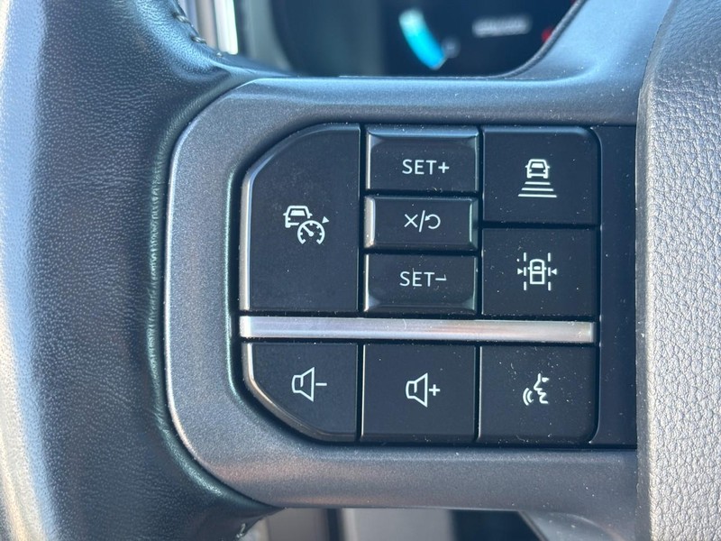 Ford Super Duty F-350 SRW Vehicle Full-screen Gallery Image 16