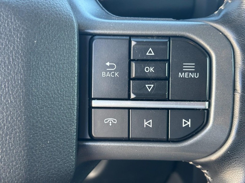 Ford Super Duty F-350 SRW Vehicle Full-screen Gallery Image 17