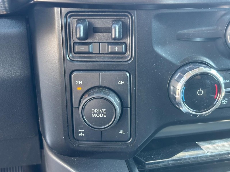 Ford Super Duty F-350 SRW Vehicle Full-screen Gallery Image 23