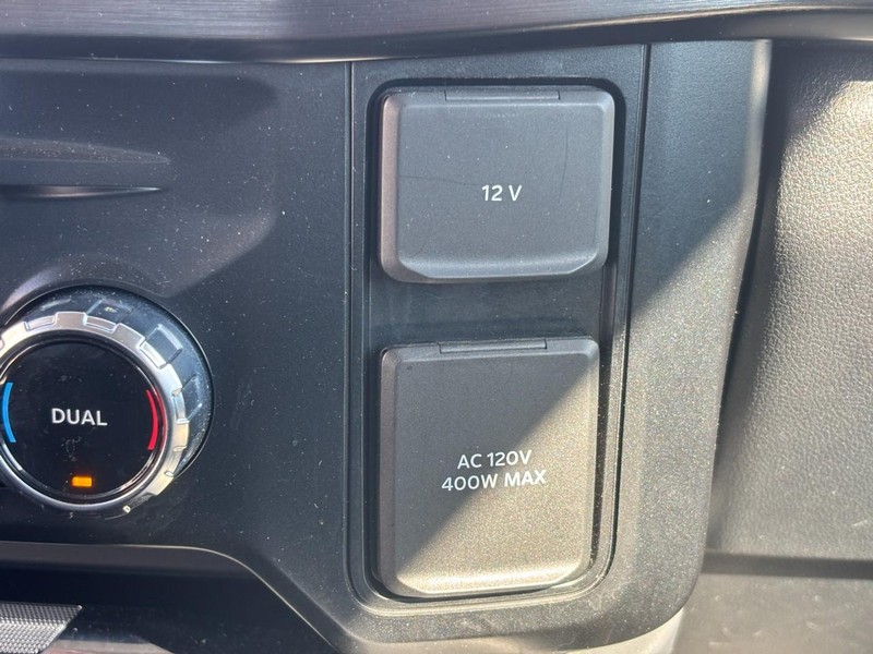 Ford Super Duty F-350 SRW Vehicle Full-screen Gallery Image 24