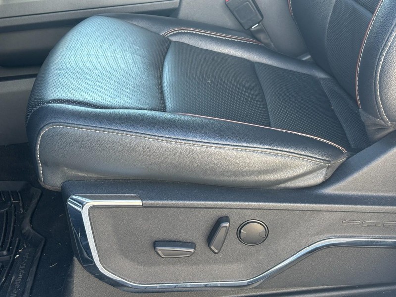 Ford Super Duty F-350 SRW Vehicle Full-screen Gallery Image 27