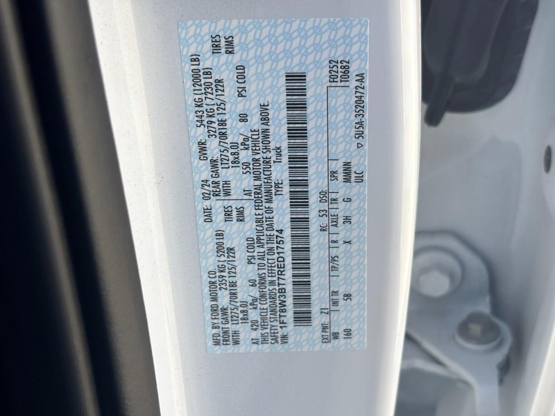 Ford Super Duty F-350 SRW Vehicle Full-screen Gallery Image 28