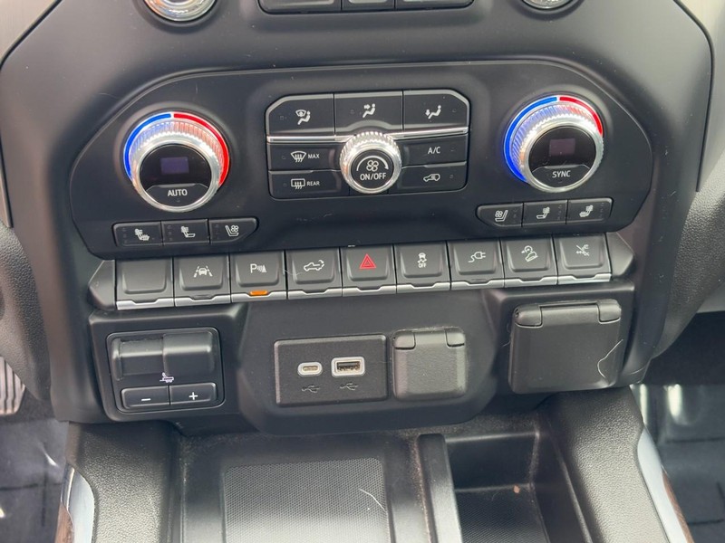 GMC Sierra 1500 Limited Vehicle Full-screen Gallery Image 17