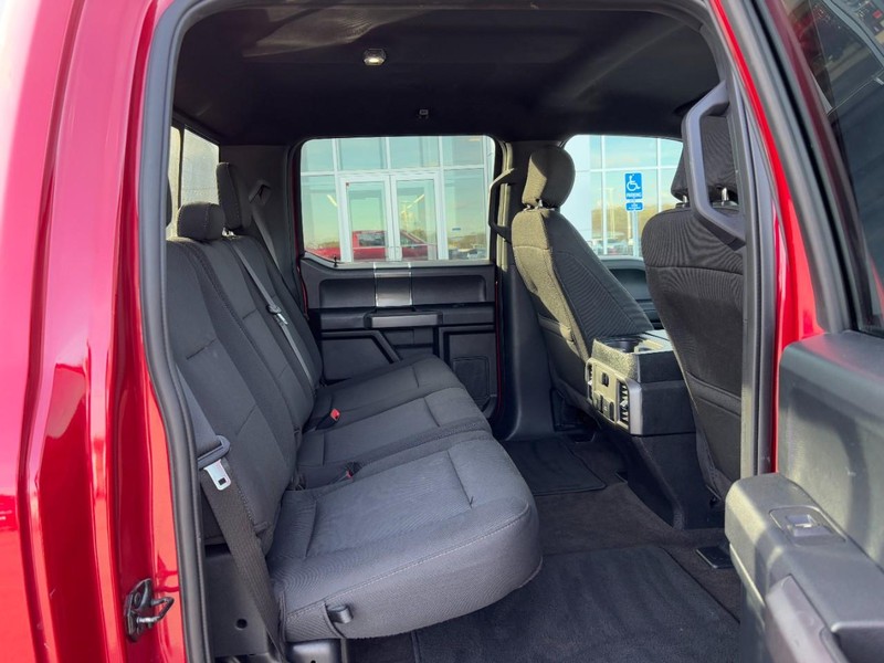 Ford F-150 Vehicle Full-screen Gallery Image 09