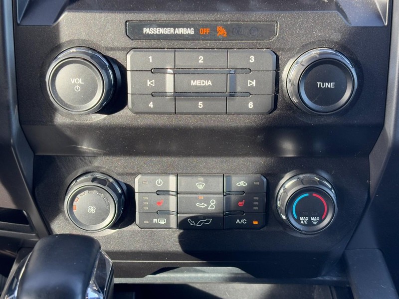 Ford F-150 Vehicle Full-screen Gallery Image 13