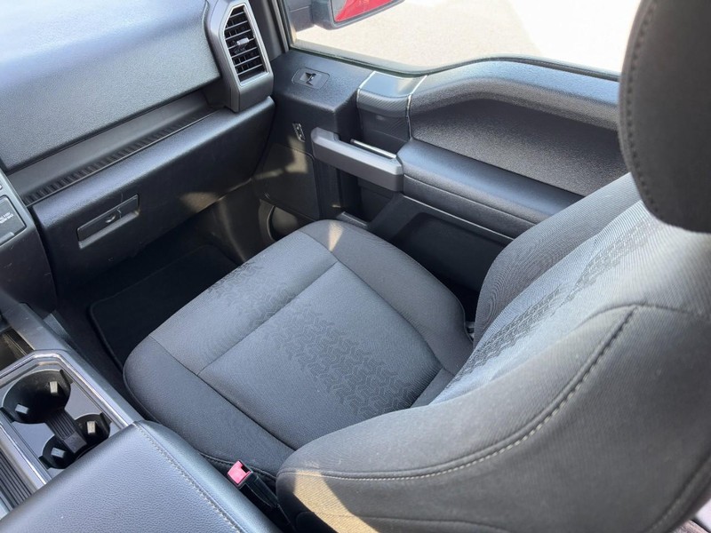 Ford F-150 Vehicle Full-screen Gallery Image 14