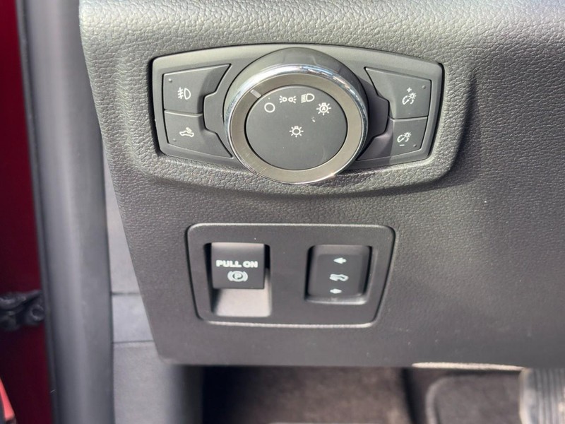 Ford F-150 Vehicle Full-screen Gallery Image 15