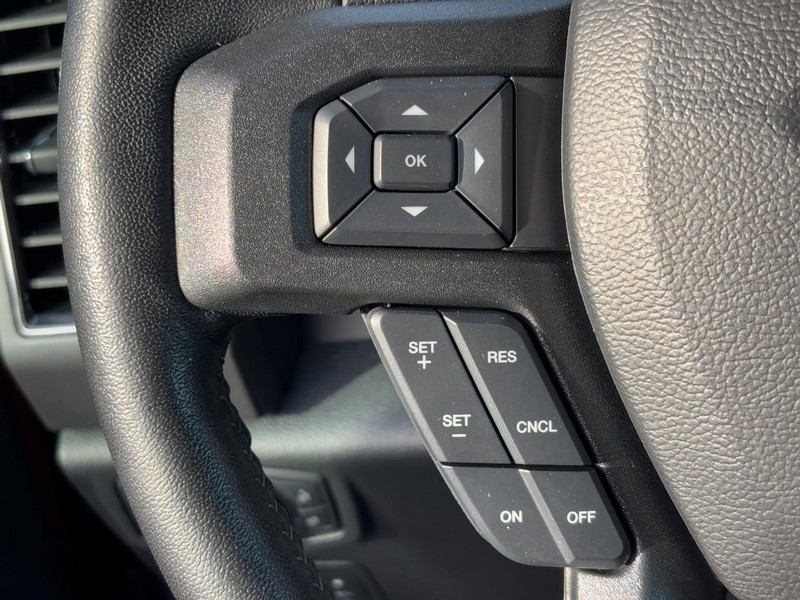 Ford F-150 Vehicle Full-screen Gallery Image 16