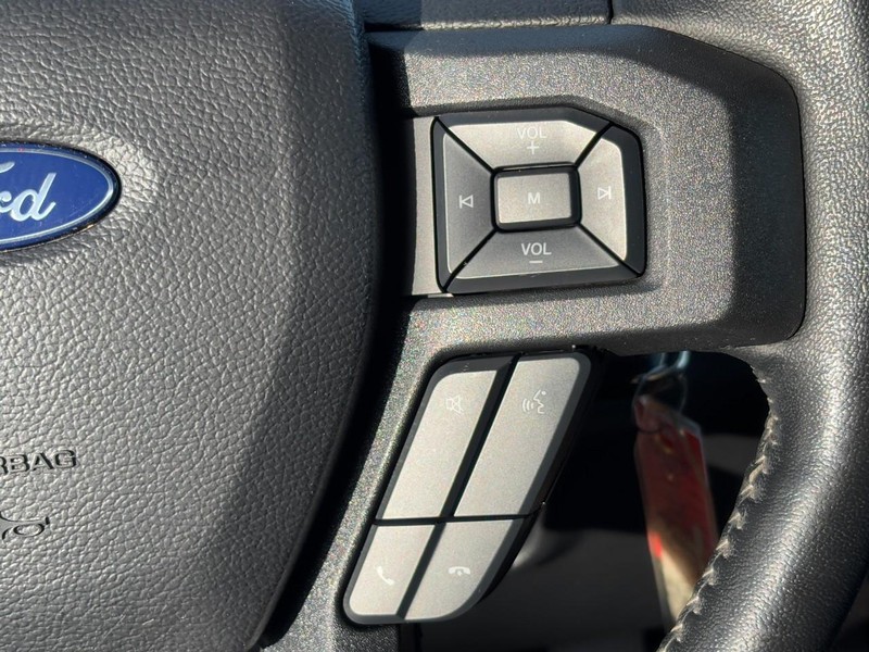 Ford F-150 Vehicle Full-screen Gallery Image 17