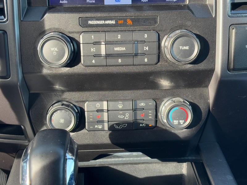 Ford F-150 Vehicle Full-screen Gallery Image 22