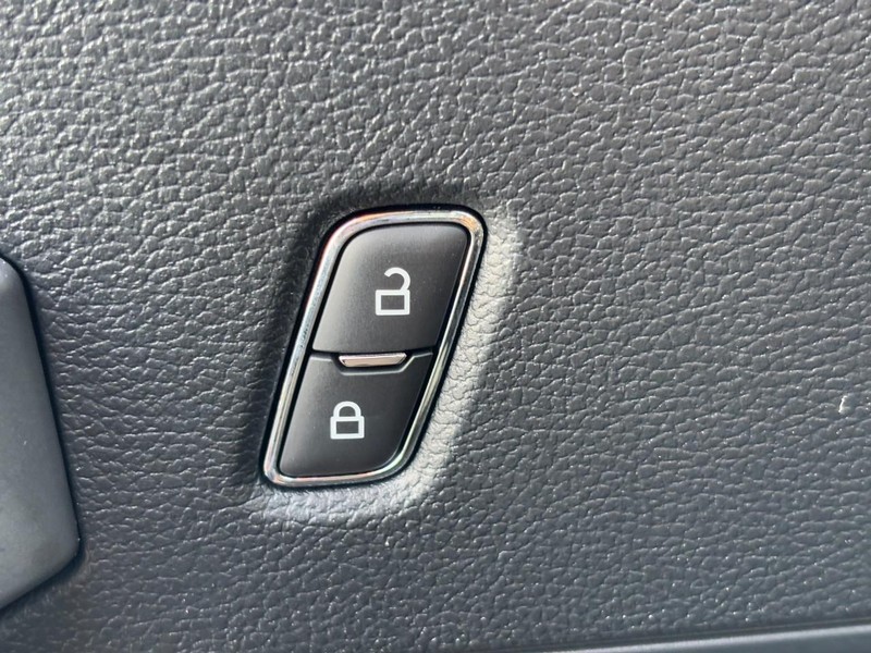 Ford F-150 Vehicle Full-screen Gallery Image 24