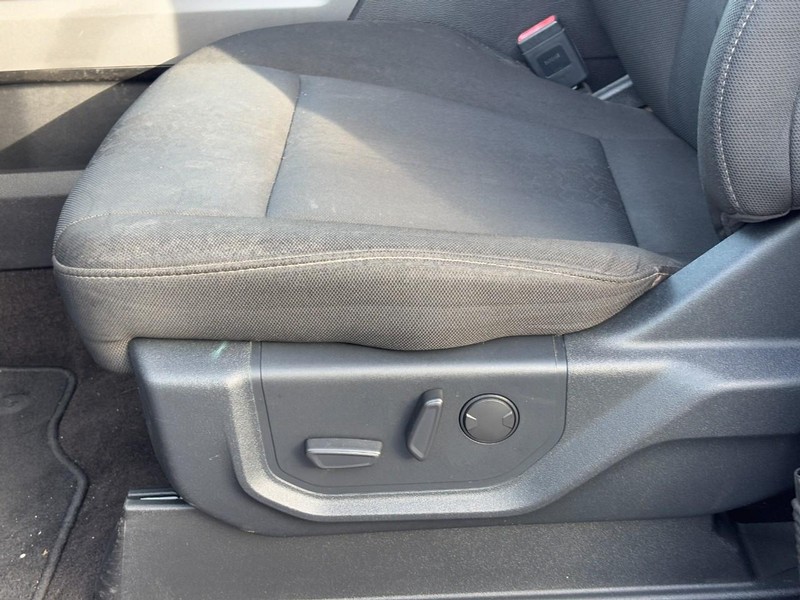 Ford F-150 Vehicle Full-screen Gallery Image 25