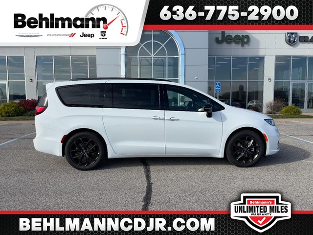 2026 Chrysler Pacifica Limited at Behlmann Chrysler Dodge Jeep Ram in Troy MO
