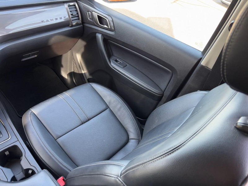 Ford Ranger Vehicle Full-screen Gallery Image 12