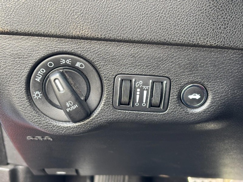 Dodge Charger Vehicle Full-screen Gallery Image 16