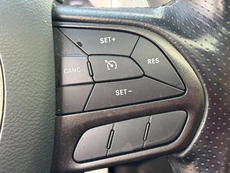 Dodge Charger Vehicle Full-screen Gallery Image 18