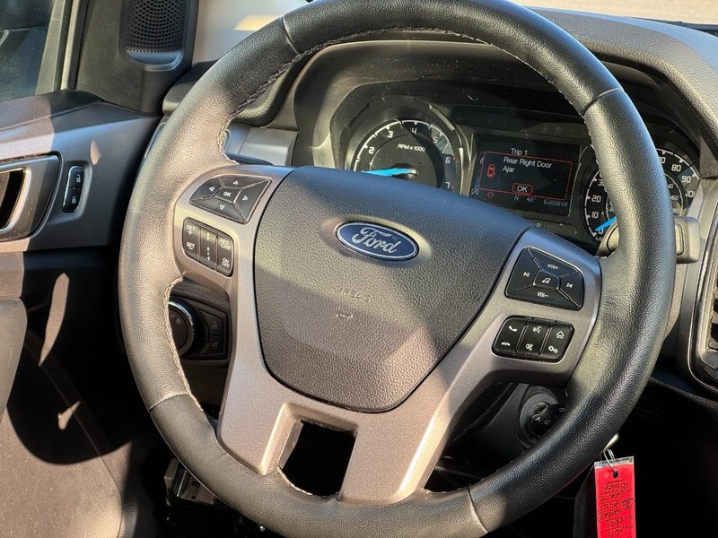 Ford Ranger Vehicle Full-screen Gallery Image 11