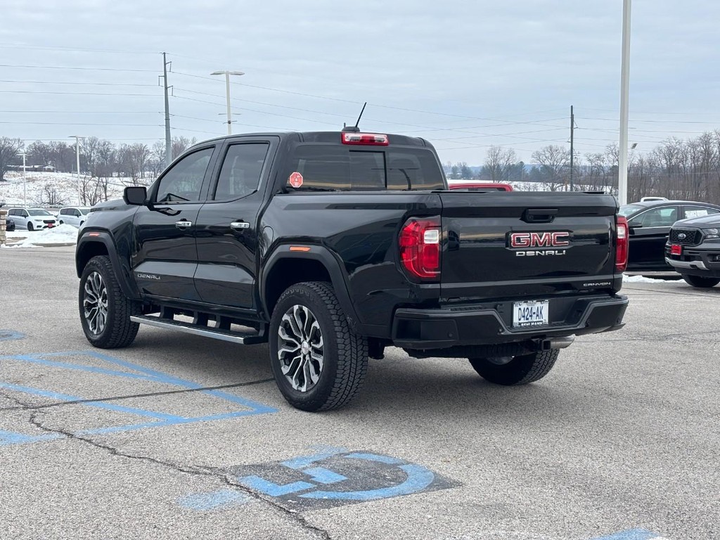 GMC Canyon Vehicle Full-screen Gallery Image 05