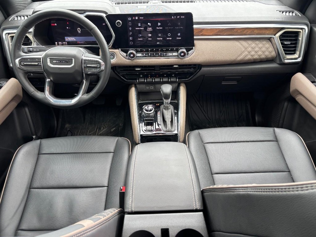 GMC Canyon Vehicle Full-screen Gallery Image 10