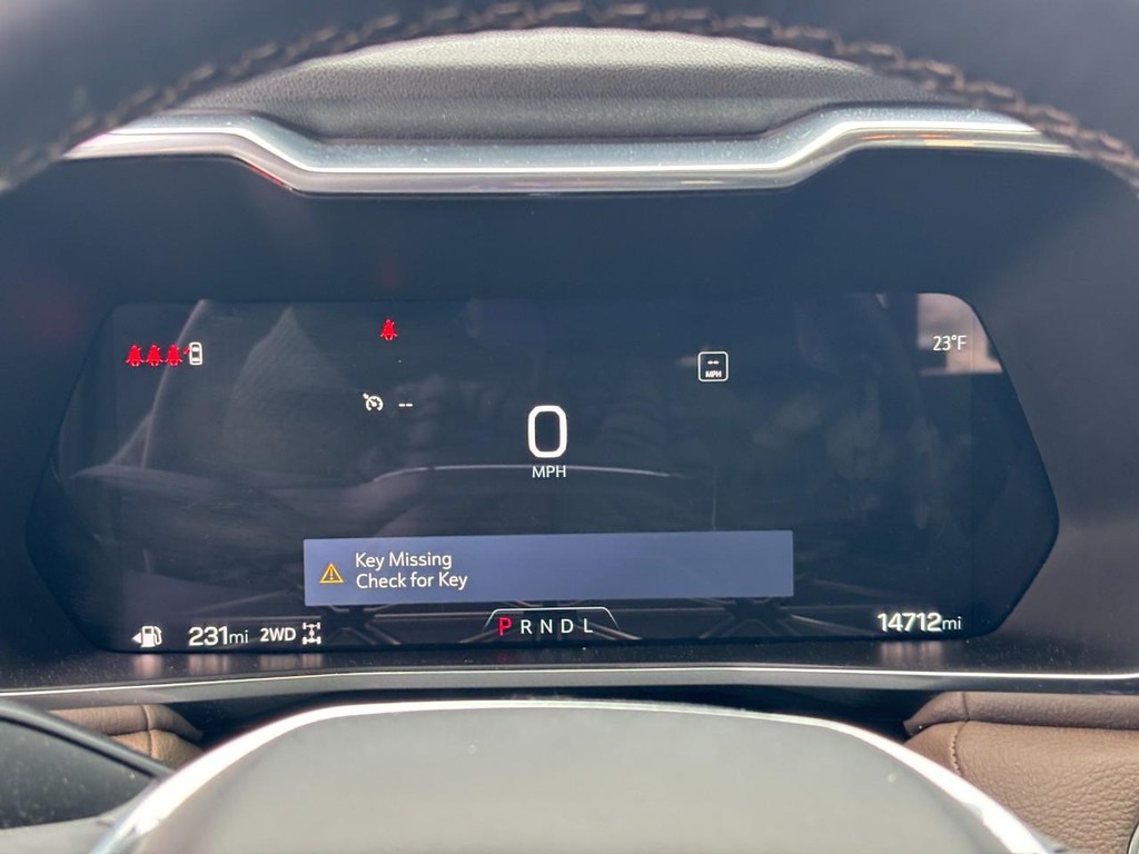 GMC Canyon Vehicle Full-screen Gallery Image 18