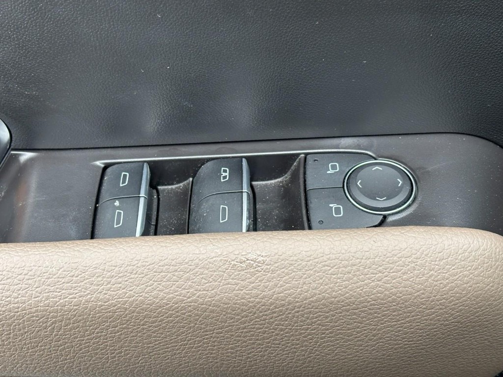 GMC Canyon Vehicle Full-screen Gallery Image 23