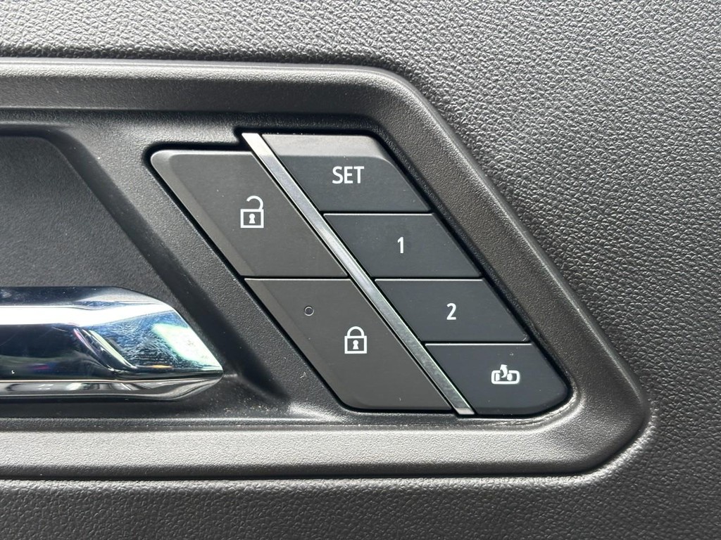 GMC Canyon Vehicle Full-screen Gallery Image 24