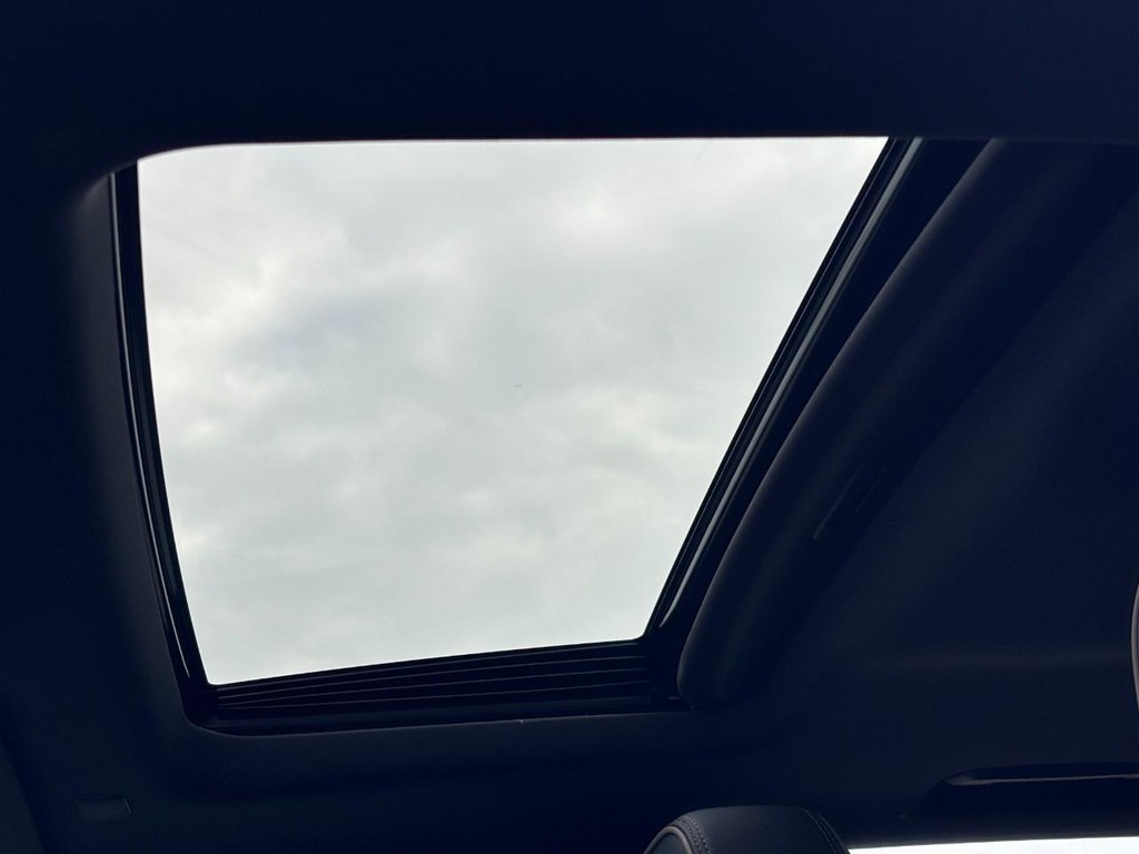 GMC Canyon Vehicle Full-screen Gallery Image 26