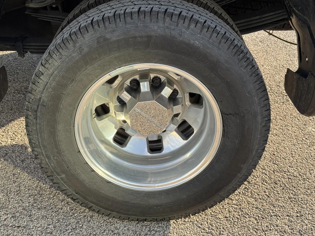 GMC Sierra 3500HD Vehicle Full-screen Gallery Image 07