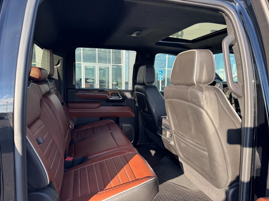 GMC Sierra 3500HD Vehicle Full-screen Gallery Image 10