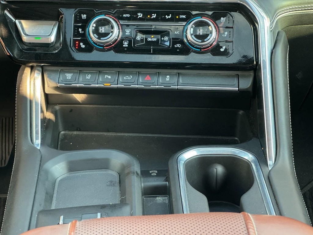 GMC Sierra 3500HD Vehicle Full-screen Gallery Image 14