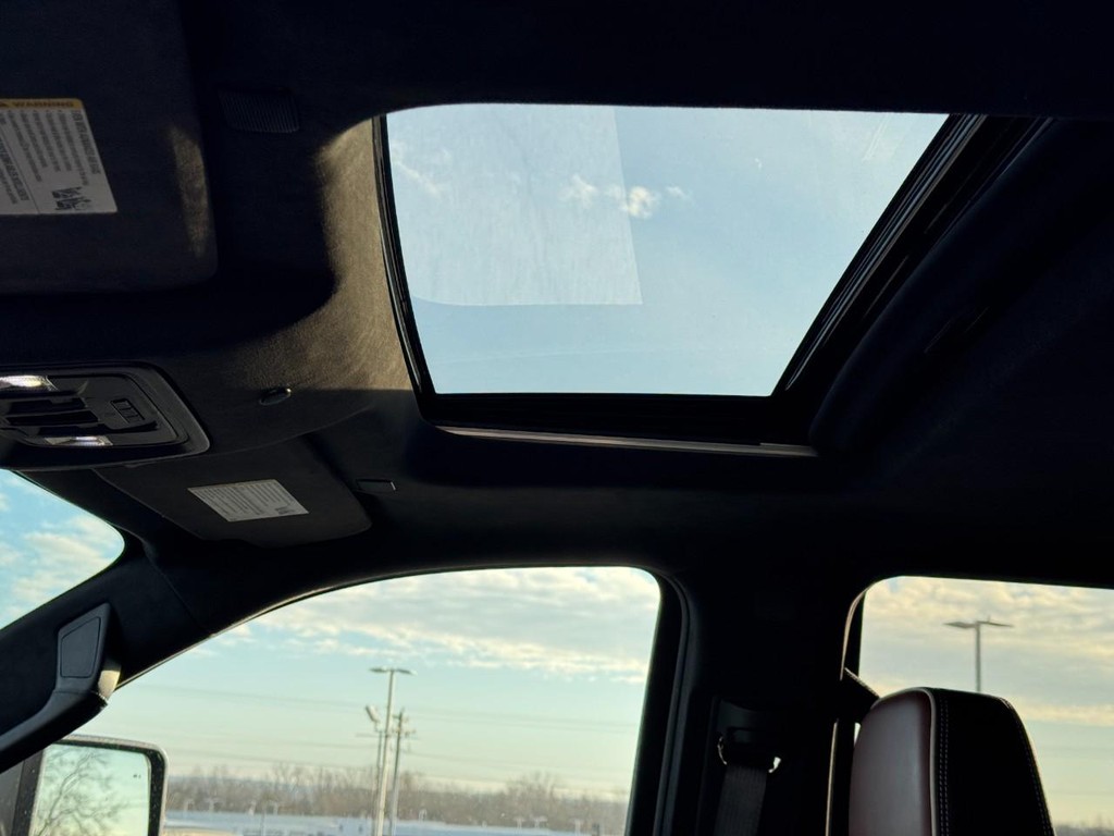 GMC Sierra 3500HD Vehicle Full-screen Gallery Image 24