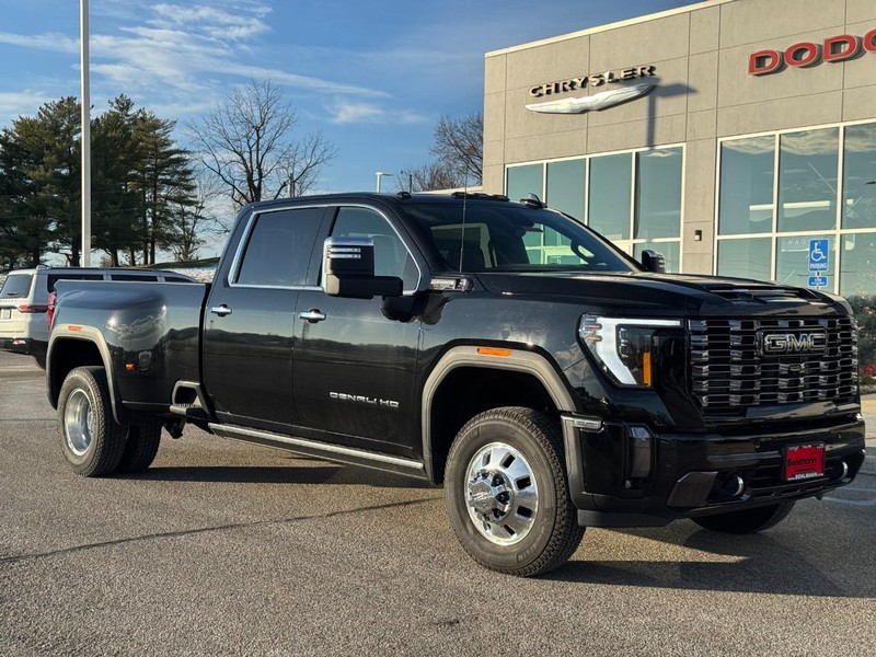 GMC Sierra 3500HD Vehicle Full-screen Gallery Image 02