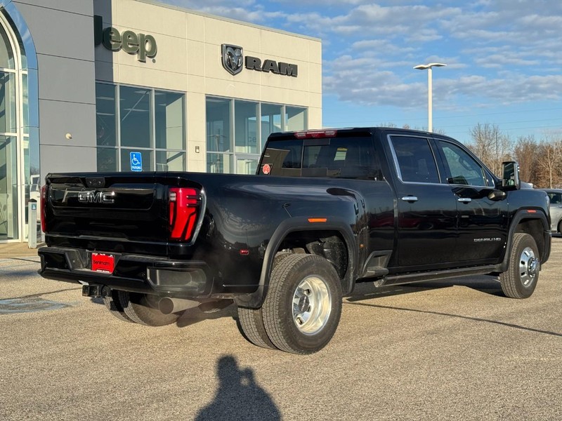 GMC Sierra 3500HD Vehicle Full-screen Gallery Image 03