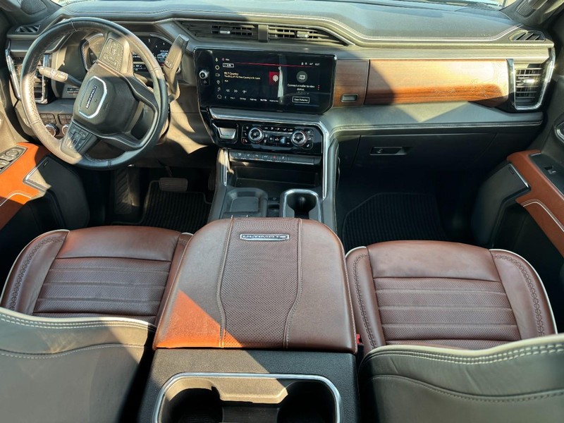 GMC Sierra 3500HD Vehicle Full-screen Gallery Image 11