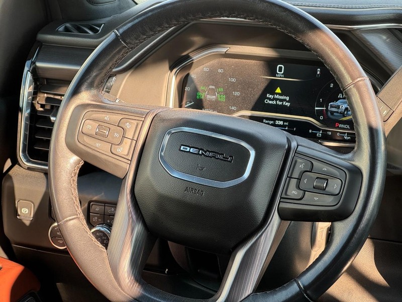 GMC Sierra 3500HD Vehicle Full-screen Gallery Image 12