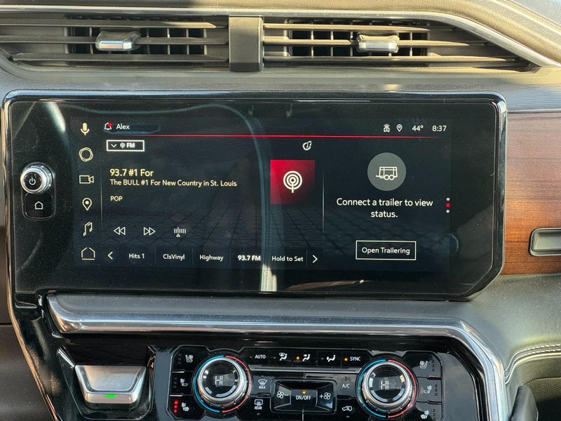 GMC Sierra 3500HD Vehicle Full-screen Gallery Image 13