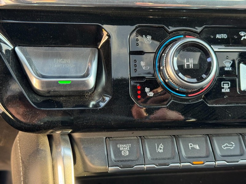 GMC Sierra 3500HD Vehicle Full-screen Gallery Image 22