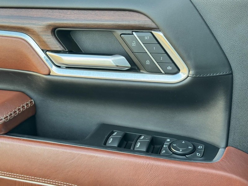 GMC Sierra 3500HD Vehicle Full-screen Gallery Image 23