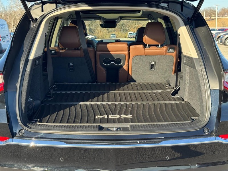 Acura MDX Vehicle Full-screen Gallery Image 04