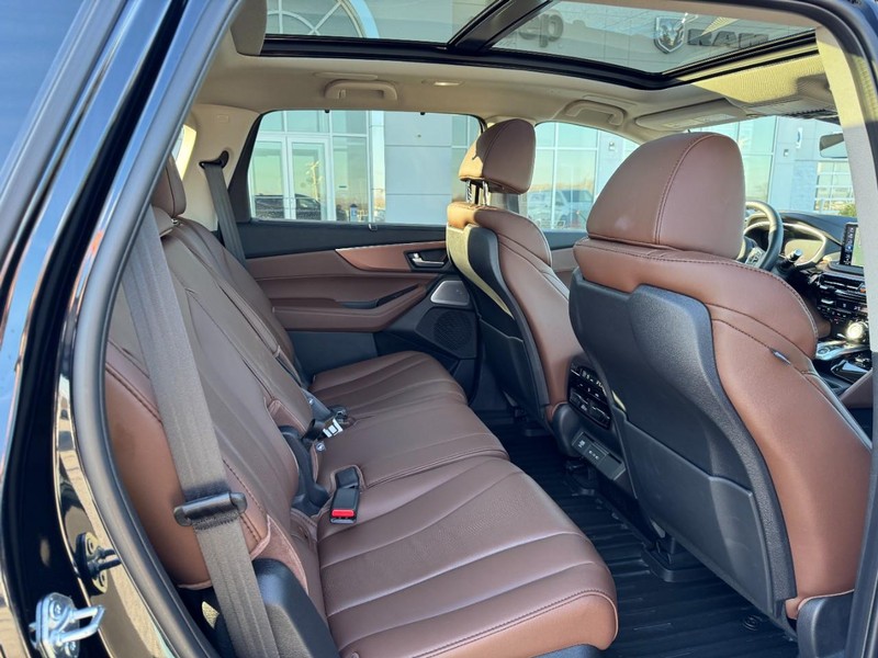 Acura MDX Vehicle Full-screen Gallery Image 10