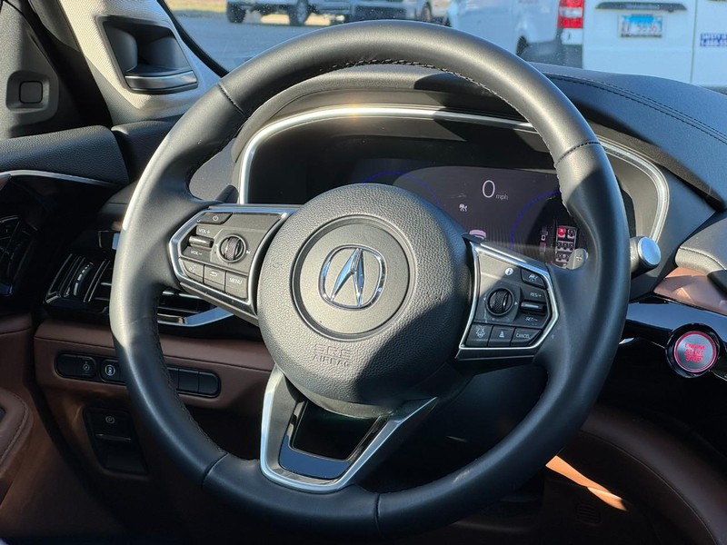 Acura MDX Vehicle Full-screen Gallery Image 12