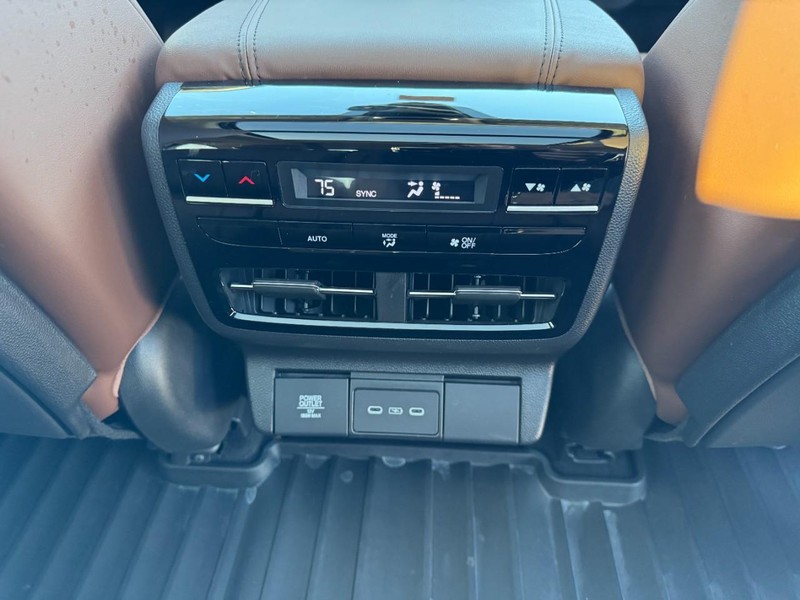 Acura MDX Vehicle Full-screen Gallery Image 16