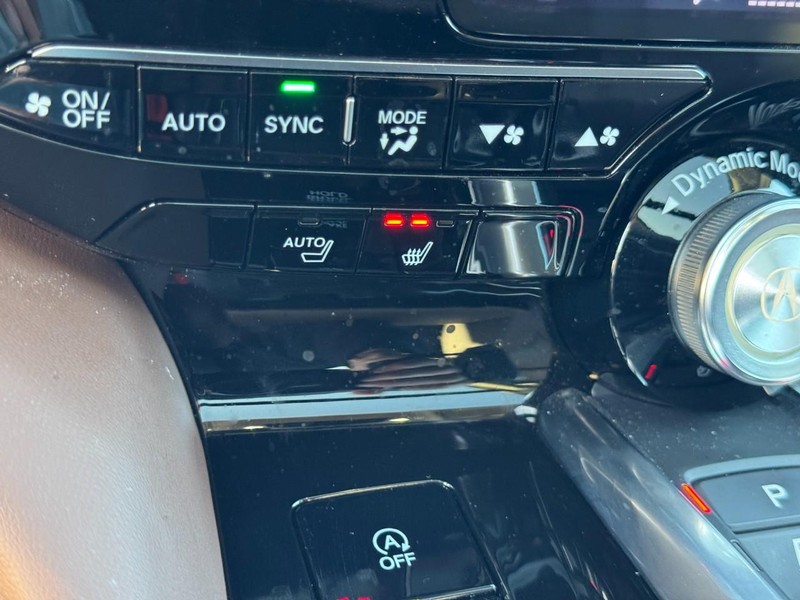 Acura MDX Vehicle Full-screen Gallery Image 23