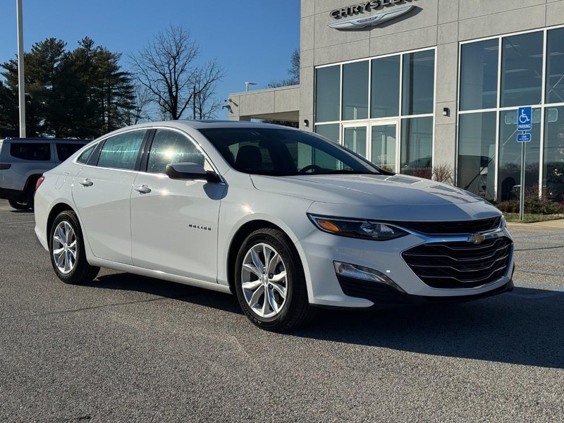 Chevrolet Malibu Vehicle Full-screen Gallery Image 02