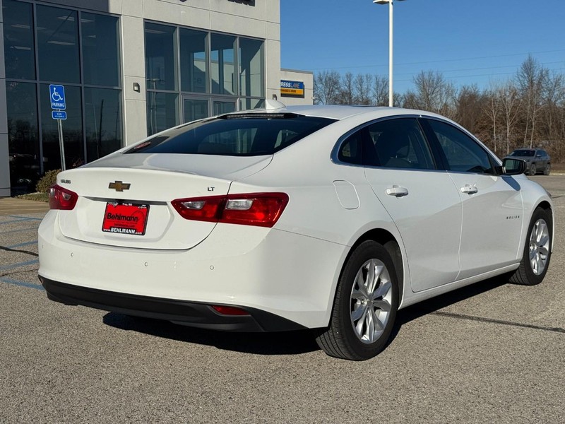 Chevrolet Malibu Vehicle Full-screen Gallery Image 03