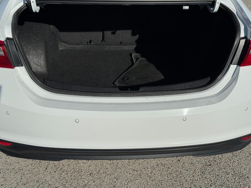 Chevrolet Malibu Vehicle Full-screen Gallery Image 04