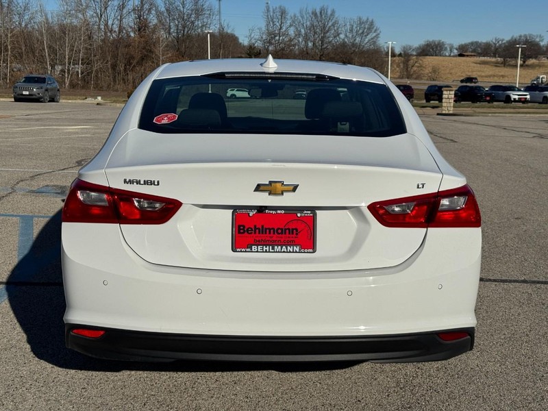 Chevrolet Malibu Vehicle Full-screen Gallery Image 05