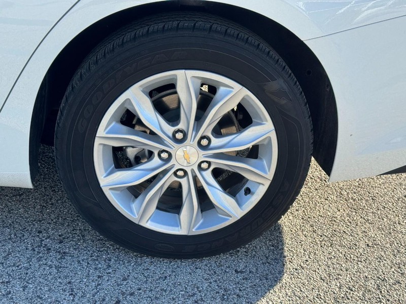 Chevrolet Malibu Vehicle Full-screen Gallery Image 07