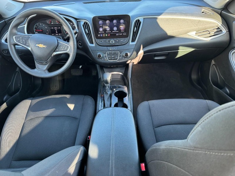 Chevrolet Malibu Vehicle Full-screen Gallery Image 11