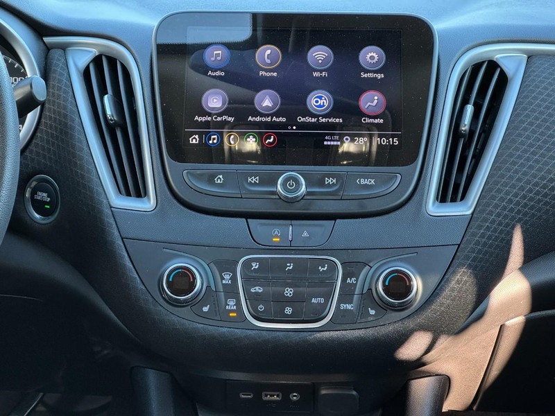 Chevrolet Malibu Vehicle Full-screen Gallery Image 13